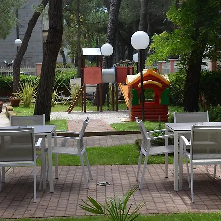 בית הארחה Garni Garten מילאנו מריטימה